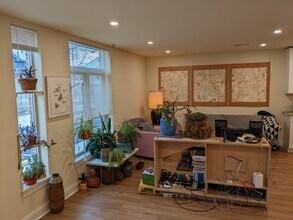 225 W Pastorius St, Unit 13 in Philadelphia, PA - Building Photo - Building Photo