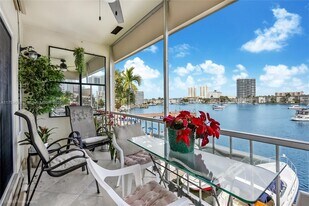 300 Golden Isles Dr in Hallandale Beach, FL - Building Photo