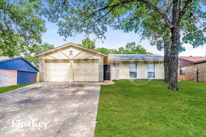 7557 Folkstone Dr in Forest Hill, TX - Building Photo