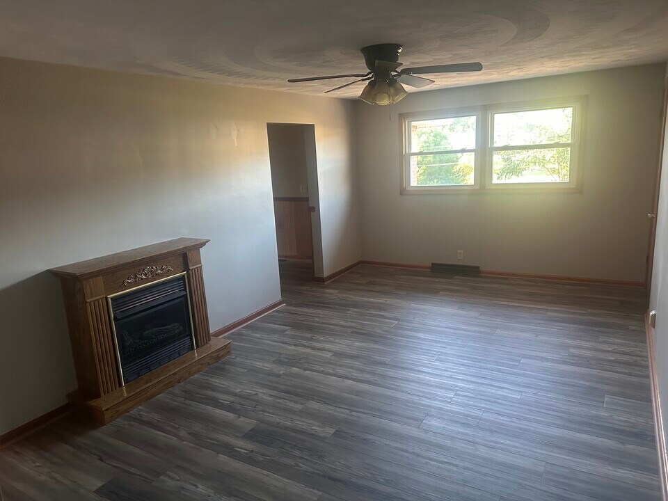 1898 Ashland Rd, Unit 2 in Mansfield, OH - Building Photo