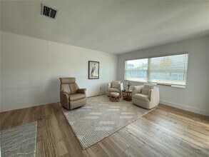 204 Mindy Dr in Largo, FL - Building Photo - Building Photo