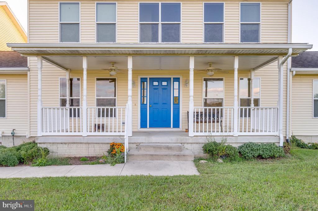 401 Ponderosa Trail in Bunker Hill, WV - Building Photo