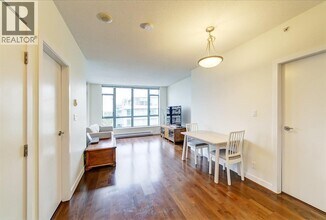 6888 Alderbridge Wy in Richmond, BC - Building Photo - Building Photo