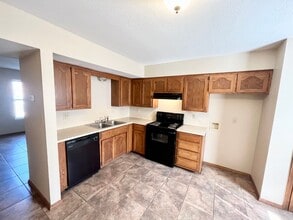 2210 E Mac's Ct in Springfield, MO - Building Photo - Building Photo