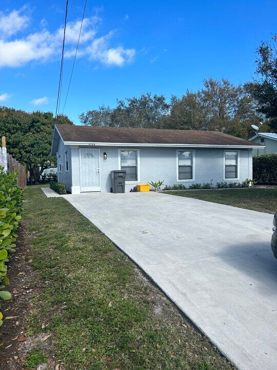 6793 4th St in Jupiter, FL - Building Photo