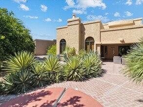 10563 E Carol Ave in Scottsdale, AZ - Foto de edificio - Building Photo
