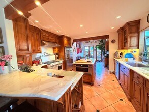 714 W Victoria St in Santa Barbara, CA - Building Photo - Building Photo