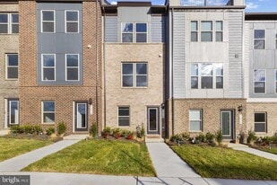 8875 Curie St in Manassas, VA - Building Photo