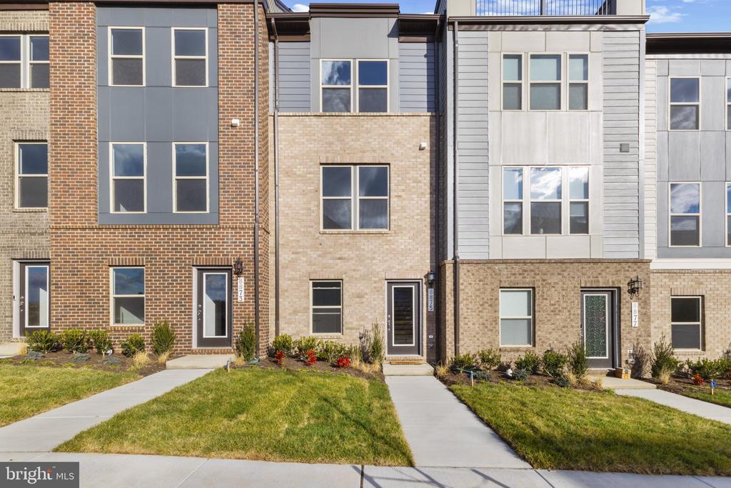 8875 Curie St in Manassas, VA - Building Photo