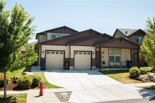 20890 Nova Loop in Bend, OR - Building Photo