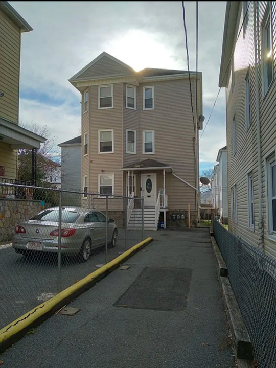 457 Osborn St in Fall River, MA - Building Photo