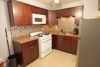 10811 S Lloyd Dr in Worth, IL - Building Photo - Building Photo