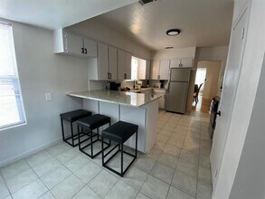 5848 Kenwood Ave in Dallas, TX - Building Photo - Building Photo