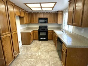 1025 Old Mill Cir in Roseville, CA - Building Photo - Building Photo