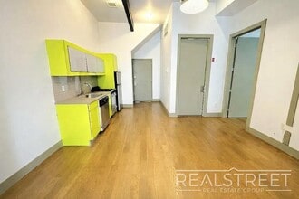 Central Avenue, Unit 3B in Brooklyn, NY - Building Photo - Building Photo
