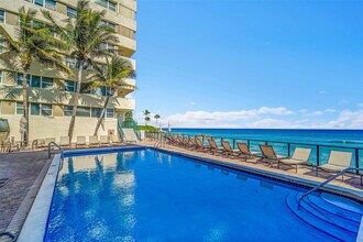 1239 Hillsboro Mile in Hillsboro Beach, FL - Building Photo - Building Photo