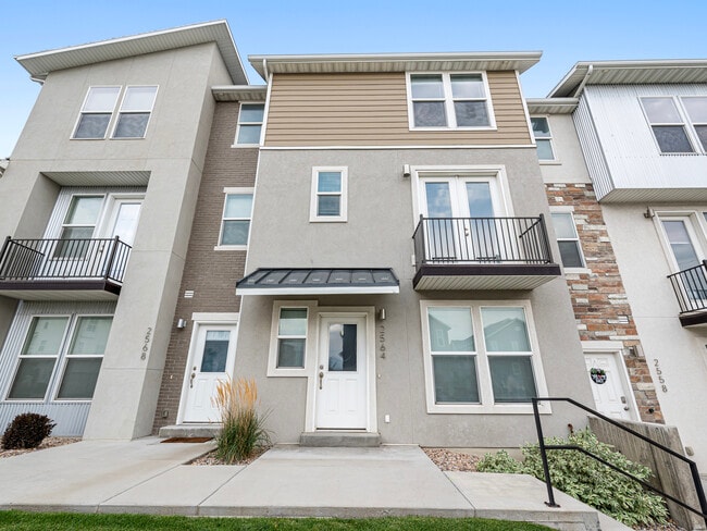 property at 2564 E High Ridge Rd