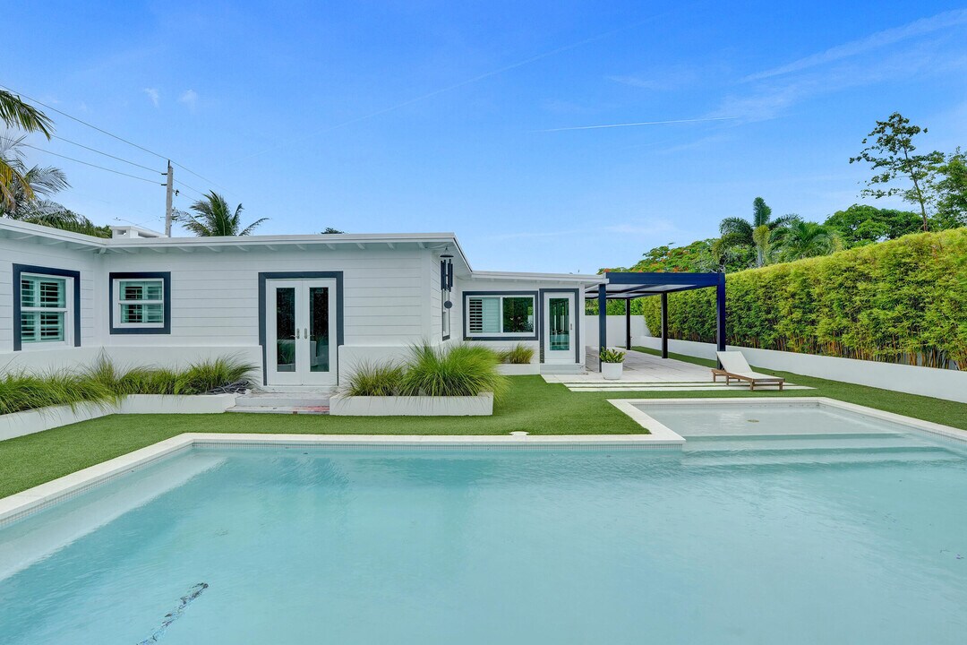 915 N Swinton Ave in Delray Beach, FL - Building Photo