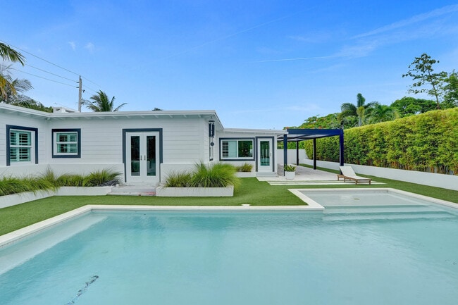 property at 915 N Swinton Ave