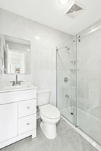 426 McDonald Ave, Unit 1R in Brooklyn, NY - Building Photo - Building Photo