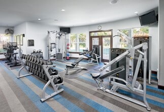 Signal Hill Apartment Homes in Woodbridge, VA - Building Photo - Building Photo