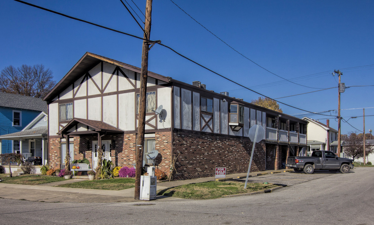 901 Chestnut St in Kenova, WV - Building Photo