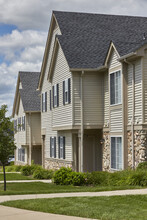 Auburn Gate Apartments in Auburn Hills, MI - Building Photo - Building Photo