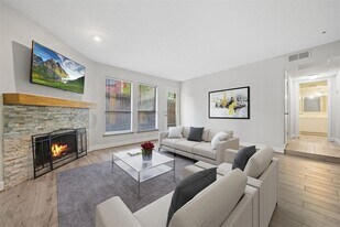 2277 S Kirkwood Rd in Houston, TX - Building Photo