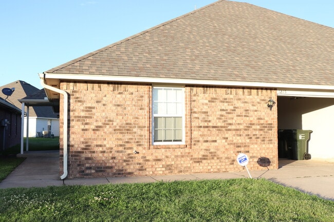 property at 1215 Eastgate Dr