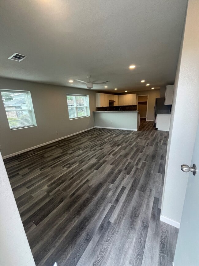 316 E A St in La Porte, TX - Foto de edificio - Building Photo