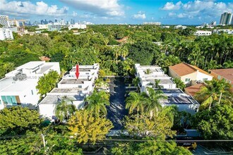 2945 Bridgeport Ave in Miami, FL - Foto de edificio - Building Photo