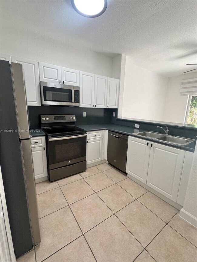 2711 SE 16th Ave in Homestead, FL - Building Photo - Building Photo