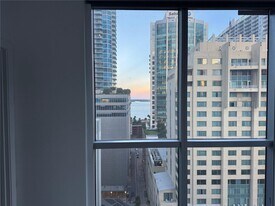 1060 Brickell Ave, Unit 1707 in Miami, FL - Building Photo