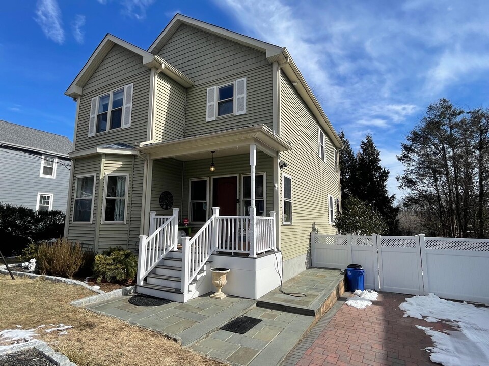 22 Cedar St in Hastings On Hudson, NY - Building Photo