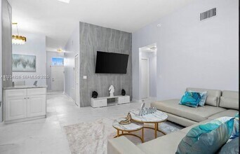 2002 Lake Breeze Ct in Wellington, FL - Building Photo - Building Photo