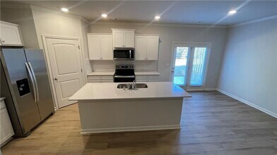 6638 Corryton St in Flowery Branch, GA - Building Photo - Building Photo