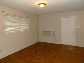 6405 NW Oak Ave in Lawton, OK - Building Photo - Building Photo