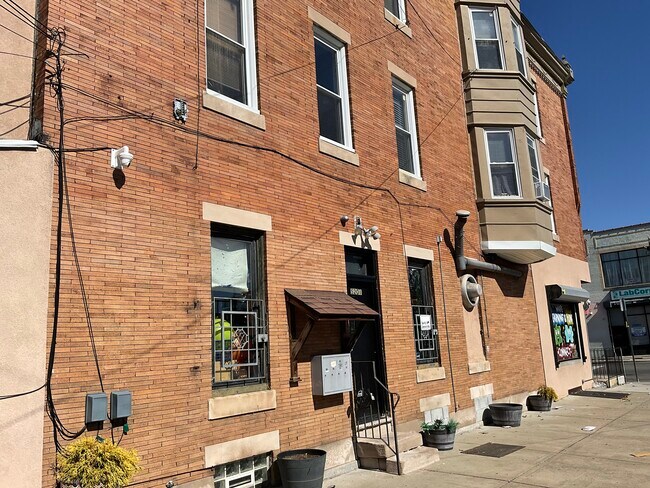 5201 Cedar Ave, Unit 3R photo'