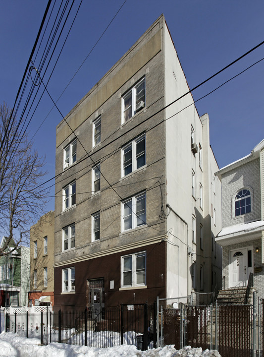 234 Clinton Ave in Jersey City, NJ - Foto de edificio