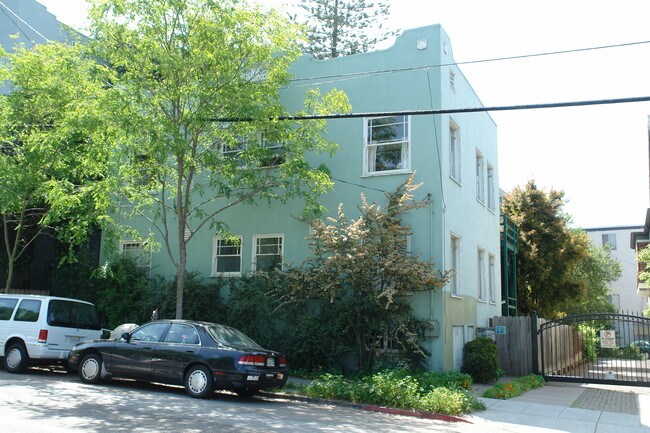 2532-2534 Dwight Way in Berkeley, CA - Foto de edificio - Building Photo