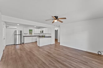 112 Linda Dr in San Marcos, TX - Building Photo - Building Photo