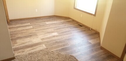 813 N Pinewood Ave in Republic, MO - Building Photo - Building Photo