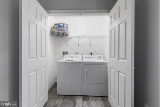 8265 Glade Bank Dr in Manassas, VA - Building Photo - Building Photo