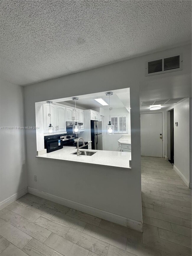 901 NE 209th Terrace in Miami, FL - Building Photo - Building Photo