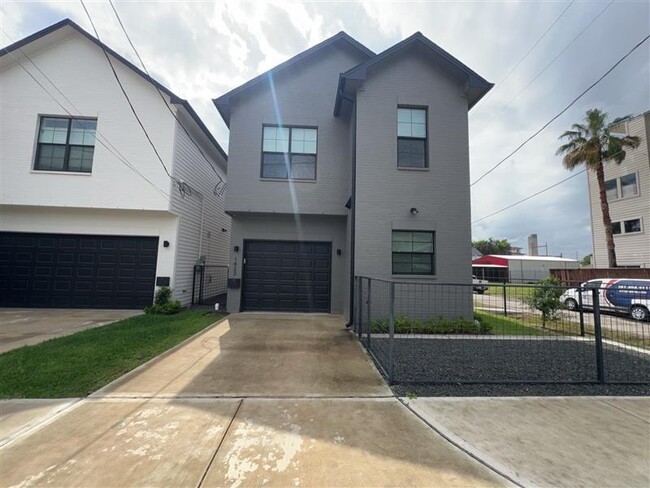 property at 1423 Holly St