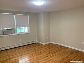 3 Vine Ln in East Northport, NY - Building Photo - Building Photo