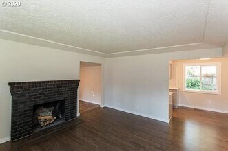 18641 NE Everett Ct in Portland, OR - Building Photo - Building Photo