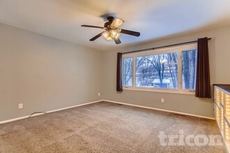 412 Harold Dr in Burnsville, MN - Building Photo - Building Photo