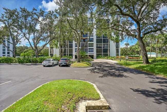 7835 Lakeside Blvd, Unit 7835 Lakeside Boulevard 9 in Boca Raton, FL - Foto de edificio - Building Photo