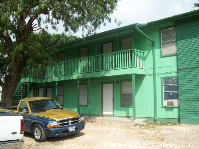 1704 Ringgold Rd in Brownsville, TX - Building Photo